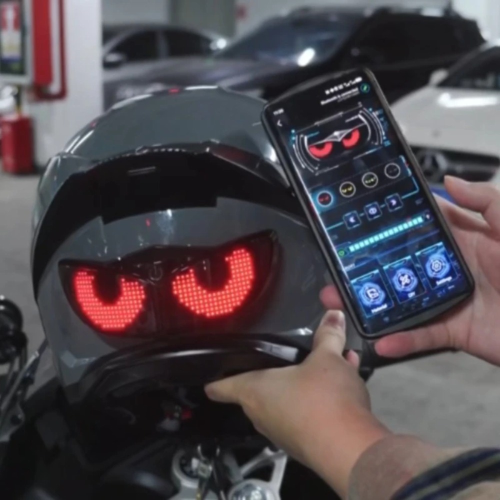 APP Control RGB Lion Eye Helme - Bicycle Helmet recension och pris